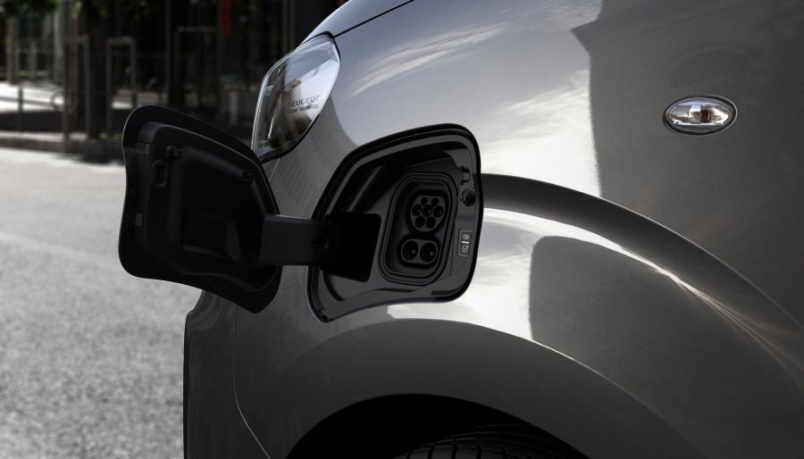 Детали экстерьера Peugeot e-Traveller 2020 года  (WW) (фото 25 из 29)